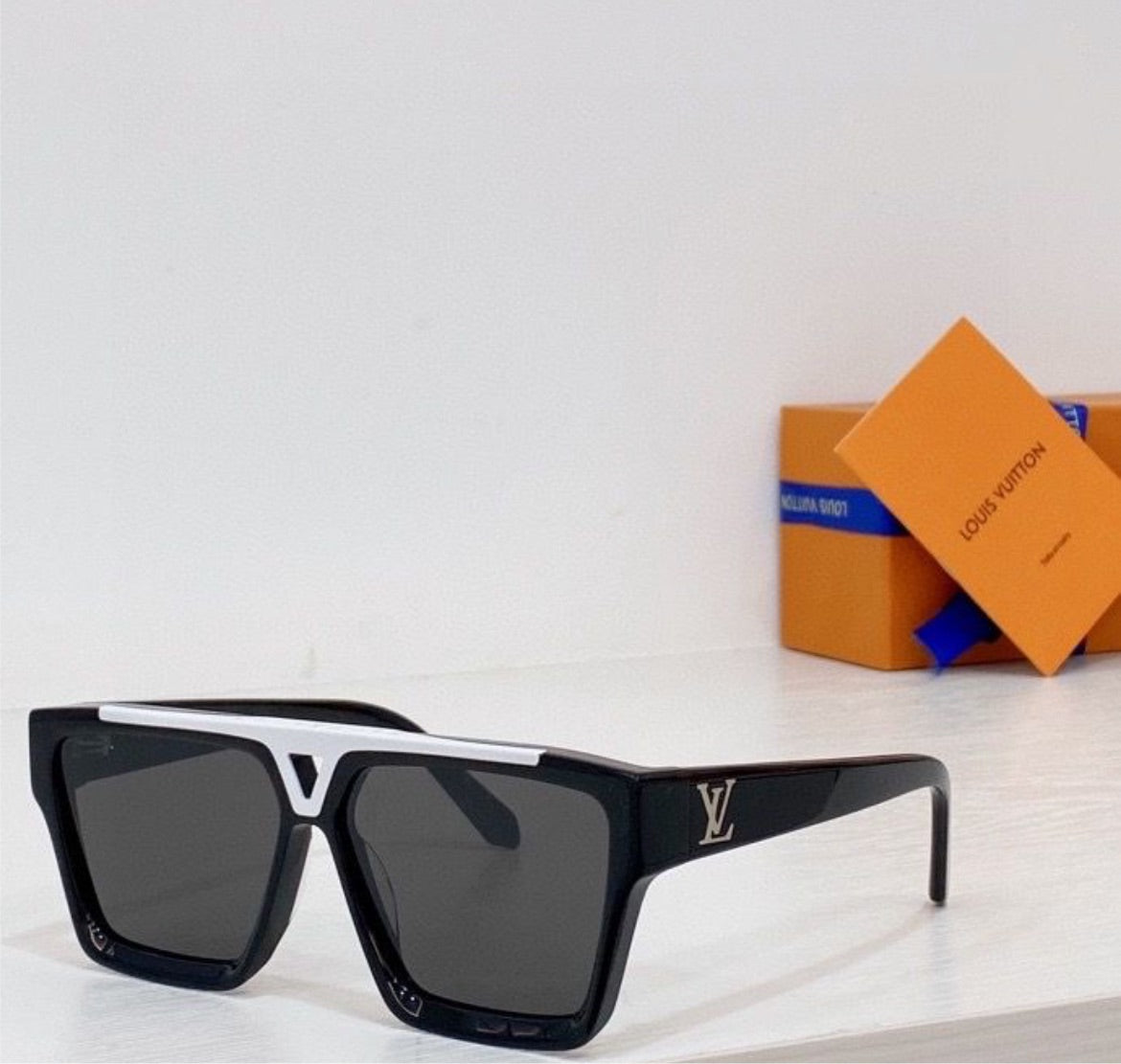 New Louis V woman shades